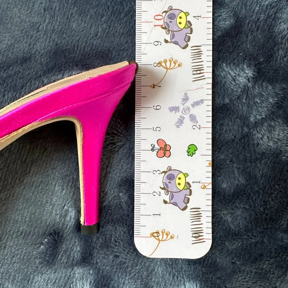 New shoes from Sarah Jessica Parker. - Picture 3 of 5